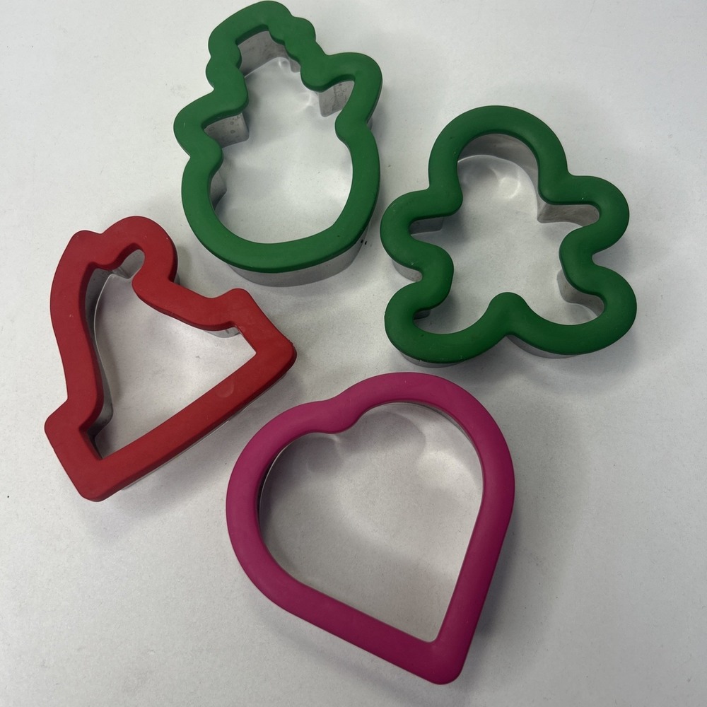 4 Lot Wilton Comfort-Grip Cookie Cutter Xmas Heart Gingerbread Santa Hat Snowman